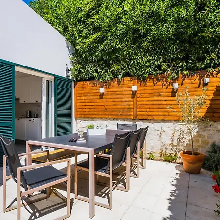 Elegant Garden By Portugal Portfolio فيلة